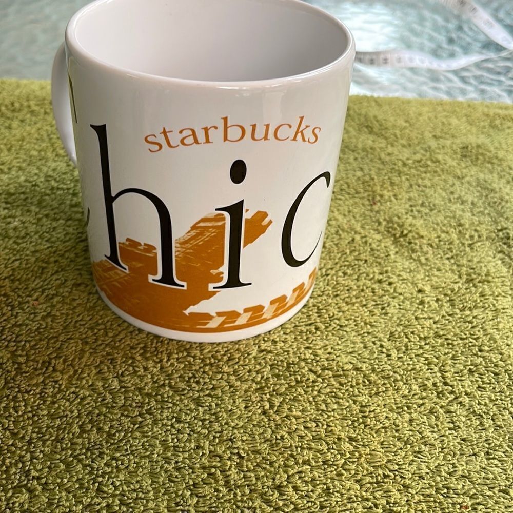 Starbucks ,  Chicago city mug, collector series 1994 excellent shape, fun city.